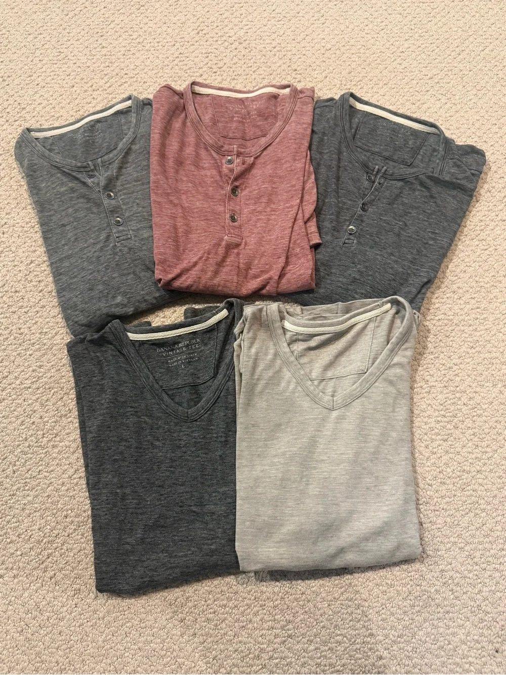 Lot of 6 Men's banana republic Henley & V-Neck Tees - Grey, Charcoal, Rust linen